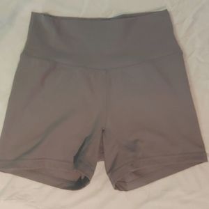 Ptula Betsy shorts 4" Cloud Grey